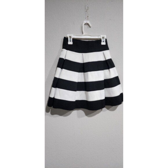 Xhilaration Womens Small Pleated Skirt Black White Striped Thick Texture Mini - Picture 2 of 12
